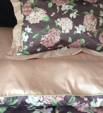 Комплект постельного белья «Гортензия на лиловом»/ нежно-розовый сатин с кантом «Зеленый чай»